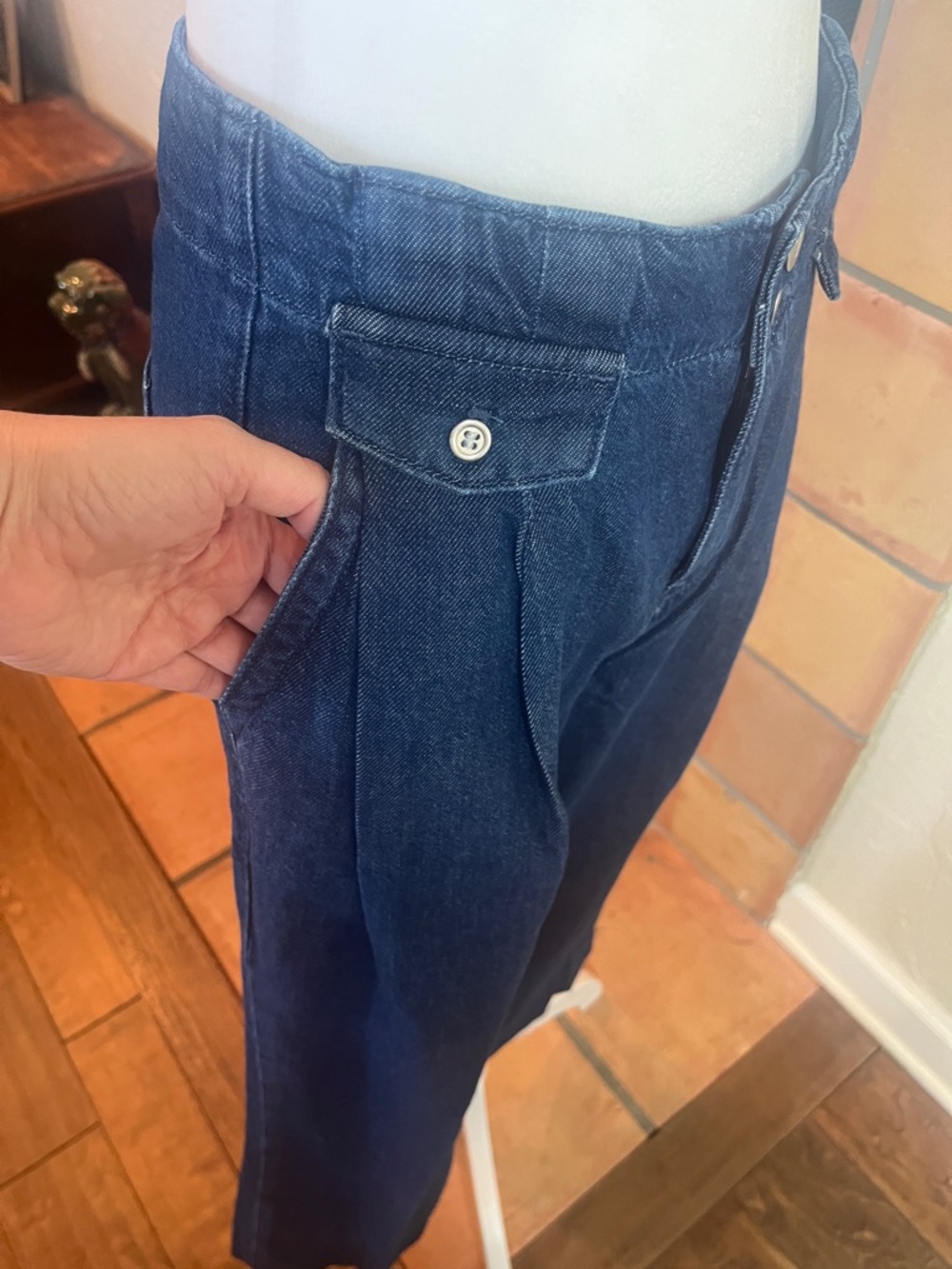 Pilcro Pleated Crop Jeans, size 25 - Picture 3 of 9